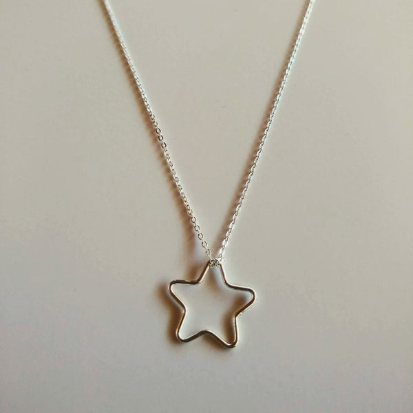 【YEGG】25ss Wood star necklace Open Star Cut Out Pendant Necklace on Solid Gold Cable Chain