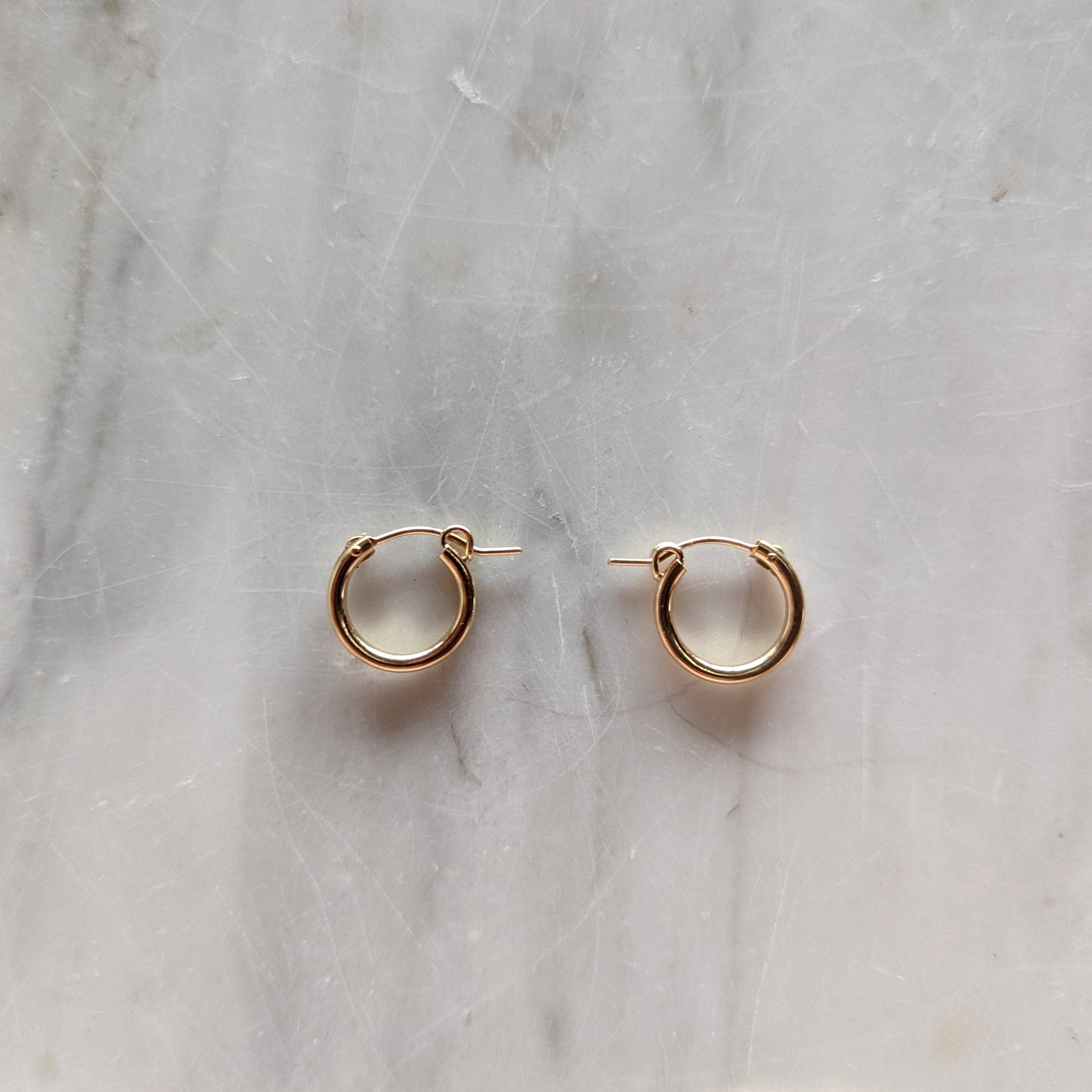 GIA closed hoop earring Boxwood